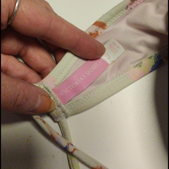 '***36DD The fabulous VS bra with fringes - Picture 3 of 3